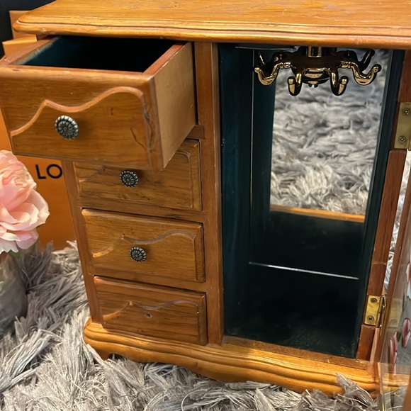 Vintage Jewelry Box - Picture 2 of 6